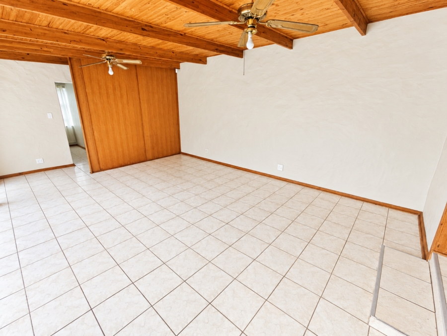 5 Bedroom Property for Sale in Meyerhof Free State